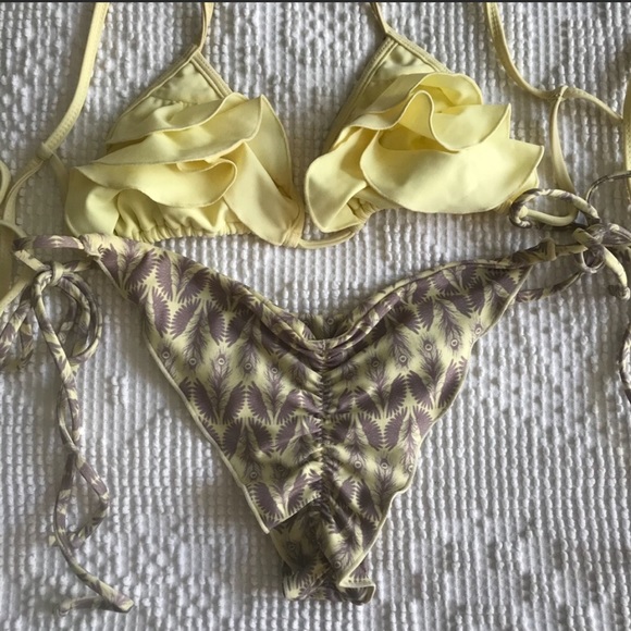 Tori Praver sage ruffle bikini - Picture 4 of 7